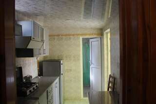 Гостевой дом Guest House On Asatiani Батуми Четырехместный номер с собственной ванной комнатой-4