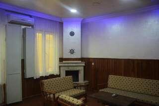 Гостевой дом Guest House On Asatiani Батуми Семейный номер с душем-6