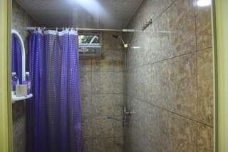 Гостевой дом Guest House On Asatiani Батуми Семейный номер с душем-7