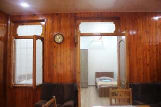 Гостевой дом Guest House On Asatiani Батуми Четырехместный номер с собственной ванной комнатой-5