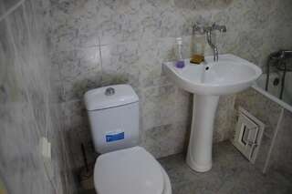 Гостевой дом Guest House On Asatiani Батуми Четырехместный номер с собственной ванной комнатой-12