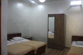 Гостевой дом Guest House On Asatiani Батуми Четырехместный номер с собственной ванной комнатой-20