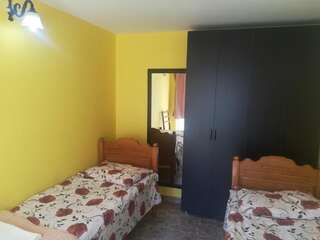 Гостевой дом Guest House On Asatiani Батуми Небольшой двухместный номер с 2 отдельными кроватями-7